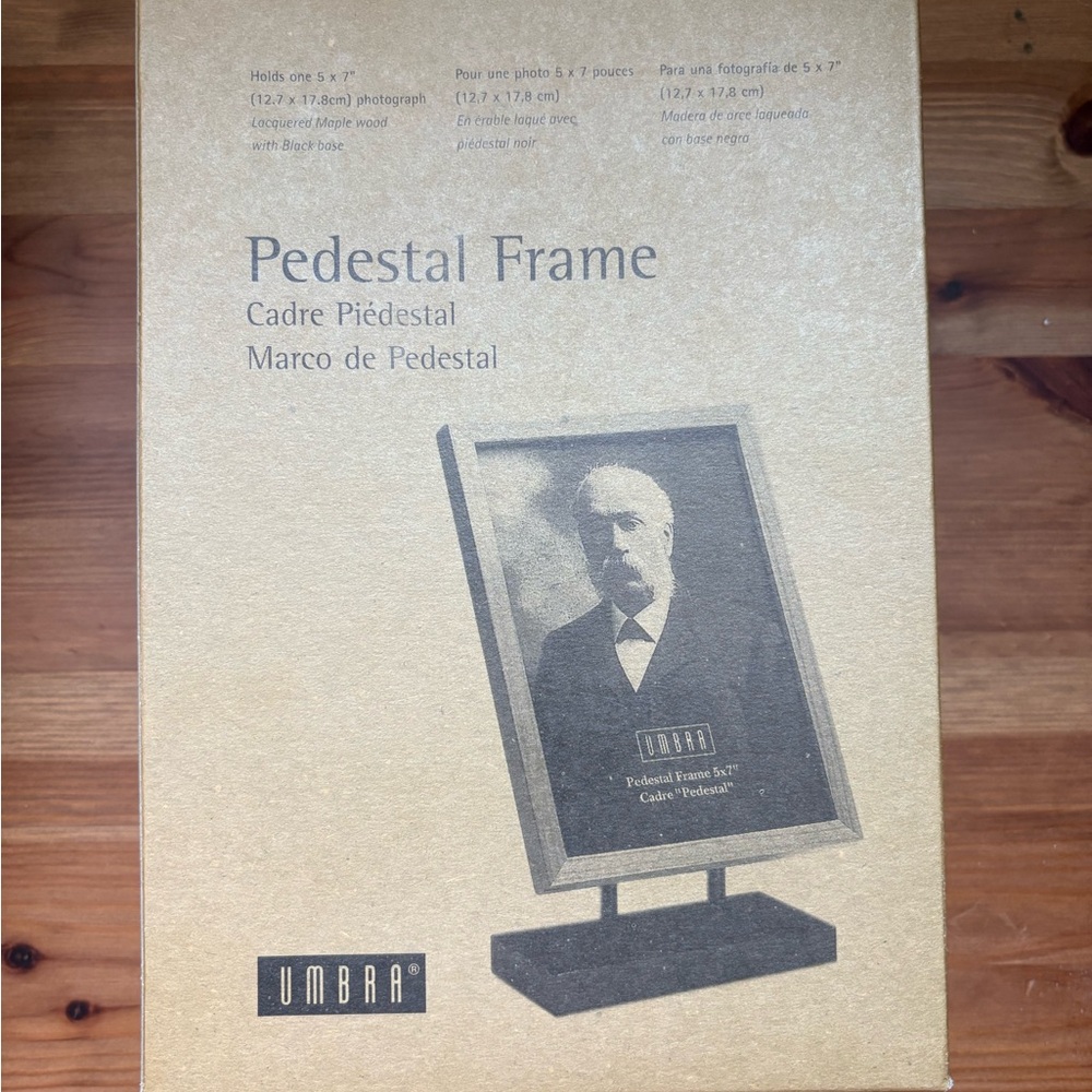Umbra Pedestal Frame 5x7”